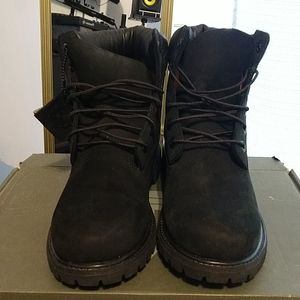 Black size 8.5 women's Timberland  Boots